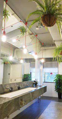 Shower, The Pod @ Beach Road Boutique Capsule Hotel near Haji Lane Shower, The Pod @ Beach Road Boutique Capsule Hotel near Haji Lane