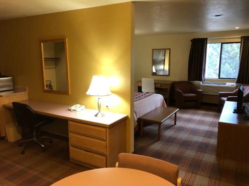 Super 8 By Wyndham Kennewick in Kennewick (WA) Super 8 By Wyndham Kennewick in Kennewick (WA)