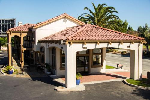 Szolgáltatások, SureStay Plus by Best Western Santa Clara Silicon Valley near Santana Row Szolgáltatások, SureStay Plus by Best Western Santa Clara Silicon Valley near Santana Row