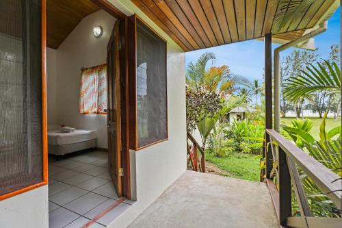 Uitzicht, Beachfront Resort in Luganville Uitzicht, Beachfront Resort in Luganville