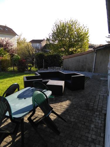 balkon/terras, Comme chez vous near Angoulême-Cognac International Airport balkon/terras, Comme chez vous near Angoulême-Cognac International Airport