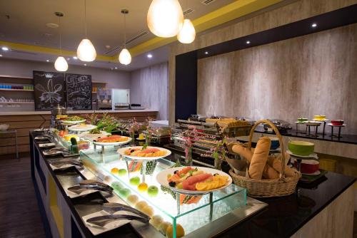 Food and beverages, Ibis Styles Kuala Lumpur Sri Damansara in Kepong / Sri Damansara Food and beverages, Ibis Styles Kuala Lumpur Sri Damansara in Kepong / Sri Damansara