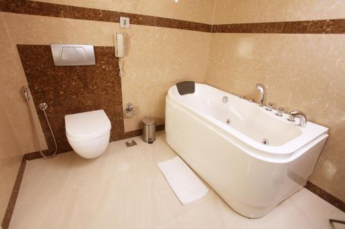 Bathroom, No. 18 Hotel in Fort Kochi Bathroom, No. 18 Hotel in Fort Kochi