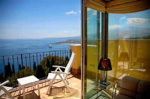 ระเบียง/ชานเรือน, โรงแรมวิลลา เบลเวเดเร (Hotel Villa Belvedere) in เตาร์มีนาซิตี้เซ็นเตอร์ ระเบียง/ชานเรือน, โรงแรมวิลลา เบลเวเดเร (Hotel Villa Belvedere) in เตาร์มีนาซิตี้เซ็นเตอร์