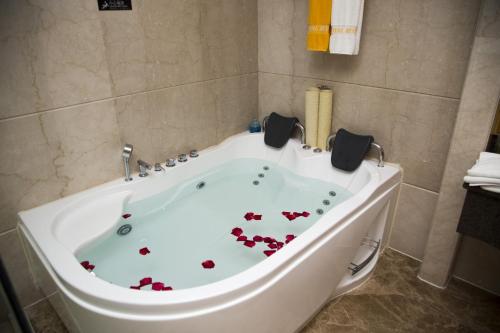 장먼 글라덴 호텔 (Jiangmen Gladden Hotel) in 장먼 장먼 글라덴 호텔 (Jiangmen Gladden Hotel) in 장먼