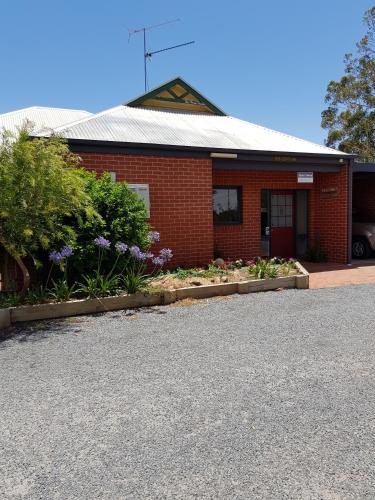 Entrance, Wentworth Central Motor Inn in Wentworth Entrance, Wentworth Central Motor Inn in Wentworth