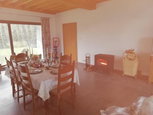 Létesítmények, Florennes Gîte neuf 150 M2 devant un grand lac privé de 2 hectares poissonneux au milieu des bois (Florennes Gite neuf 150 M2 devant un grand lac prive de 2 hectares poissonneux au milieu des bois) in Florennes Létesítmények, Florennes Gîte neuf 150 M2 devant un grand lac privé de 2 hectares poissonneux au milieu des bois (Florennes Gite neuf 150 M2 devant un grand lac prive de 2 hectares poissonneux au milieu des bois) in Florennes