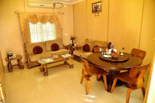 KSTDC Hotel Mayura Bhuvaneshwari Kamalapur in Kamalapur KSTDC Hotel Mayura Bhuvaneshwari Kamalapur in Kamalapur