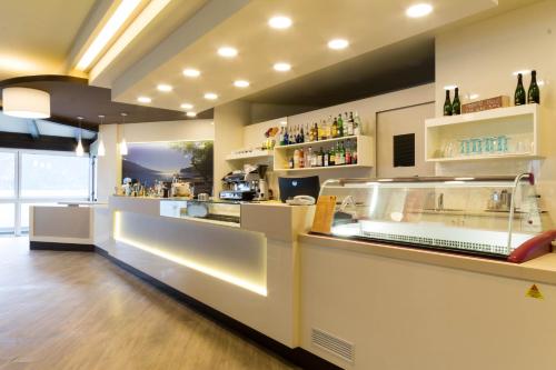 Паб/Коктейль-бар, Hotel Capo Reamol in Лимоні Сул Гарда Паб/Коктейль-бар, Hotel Capo Reamol in Лимоні Сул Гарда