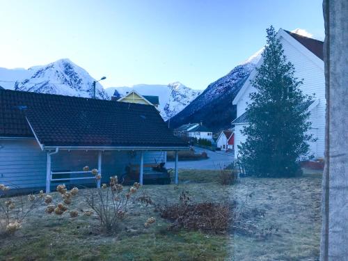 Villa Holmen 2 - Ground floor apartment in Balestrand Villa Holmen 2 - Ground floor apartment in Balestrand