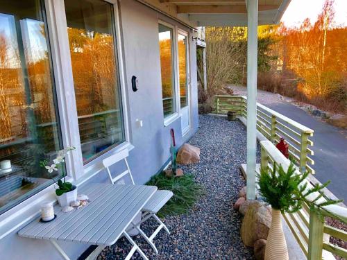Balkon/terasa, Lovely studio apartment seaview & private sauna in Lerum Balkon/terasa, Lovely studio apartment seaview & private sauna in Lerum