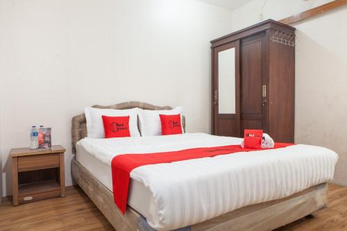 RedDoorz near Pelabuhan Tanjung Perak 2 Surabaya near Tanjung Perak Harbor RedDoorz near Pelabuhan Tanjung Perak 2 Surabaya near Tanjung Perak Harbor