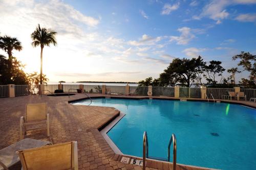 Swimming pool, Bay View Tower 237 Sanibel Harbour Resort near Port Sanibel Marina Swimming pool, Bay View Tower 237 Sanibel Harbour Resort near Port Sanibel Marina