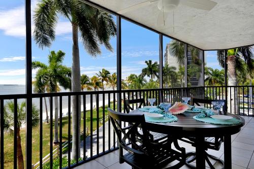 Bay View Tower 237 Sanibel Harbour Resort near Port Sanibel Marina Bay View Tower 237 Sanibel Harbour Resort near Port Sanibel Marina