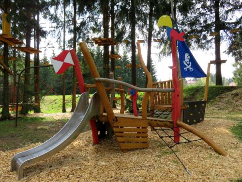 สนามเด็กเล่น, Sykovec Karavan Sýkorka (Sykovec Karavan Sykorka) in วลาโชวิช สนามเด็กเล่น, Sykovec Karavan Sýkorka (Sykovec Karavan Sykorka) in วลาโชวิช