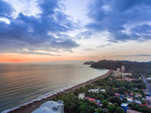 Nabij attractie, CLUB IBIZA - Party Hotel & Beach Club in Jaco Nabij attractie, CLUB IBIZA - Party Hotel & Beach Club in Jaco