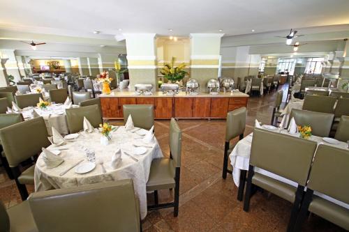 Banquet hall, San Raphael Hotel in São Paulo Banquet hall, San Raphael Hotel in São Paulo