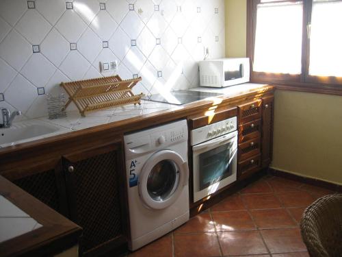 keuken, Apartamentos El Pajar del Abuelo in Peralejos De Las Truchas keuken, Apartamentos El Pajar del Abuelo in Peralejos De Las Truchas