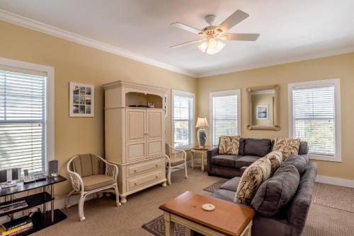 在meiguo.com看到的Dolphin Isle 9AU的介绍图片