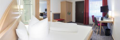 Hotel Weißes Roß in เอลสเทอร์เวอร์ดา Hotel Weißes Roß in เอลสเทอร์เวอร์ดา