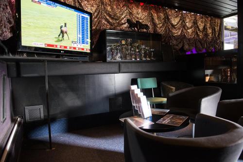 Közös társalgó / TV, Hotelli Koskenniska in Forssa Közös társalgó / TV, Hotelli Koskenniska in Forssa