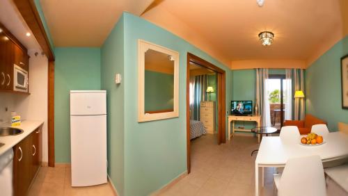 This photo about Leo Jardines de Isla Canela shared on HyHotel.com