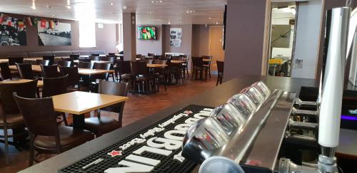 مطعم, The Stop - Hollies Truckstop Cafe in Hatherton مطعم, The Stop - Hollies Truckstop Cafe in Hatherton