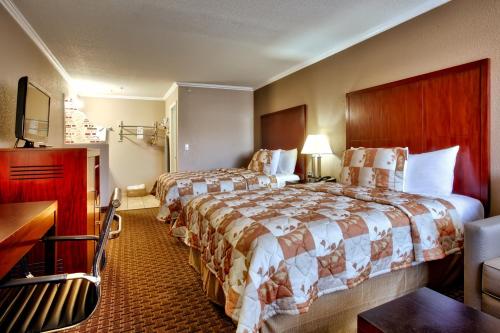 The Views Inn Sedona in Village of Oak Creek The Views Inn Sedona in Village of Oak Creek
