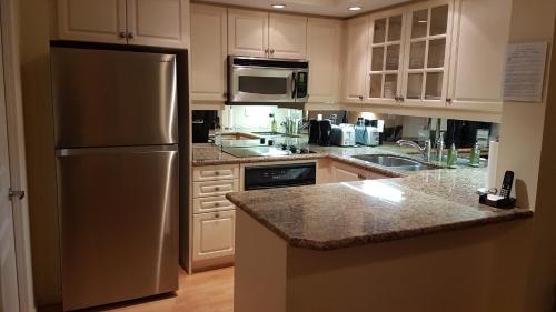 This photo about Toronto Luxury Accommodations - University Plaza shared on HyHotel.com