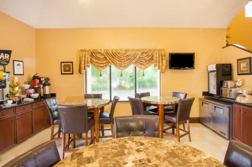 Létesítmények, Travelodge by Wyndham Fort Myers Airport near Southwest Florida nemzetközi repülőtér Létesítmények, Travelodge by Wyndham Fort Myers Airport near Southwest Florida nemzetközi repülőtér