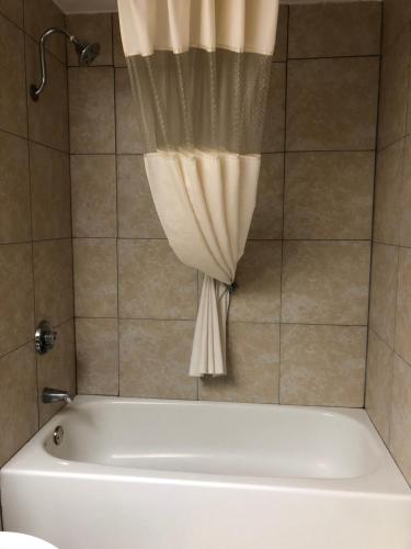حمام, بايمونت باي ويندام سينسيناتي (Baymont by Wyndham Cincinnati) in شارونفيل حمام, بايمونت باي ويندام سينسيناتي (Baymont by Wyndham Cincinnati) in شارونفيل