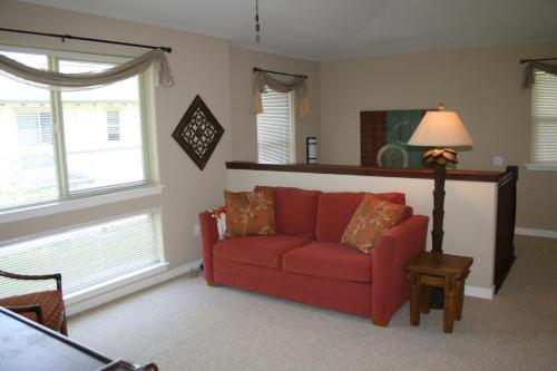 This photo about Palm Resort at Mauna Lani shared on HyHotel.com