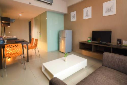 The Square Surabaya Hotel Powered by Archipelago near Suroboyo Carnival Park The Square Surabaya Hotel Powered by Archipelago near Suroboyo Carnival Park