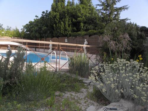 Buitenkant, Provence Roulottes in Barbentane Buitenkant, Provence Roulottes in Barbentane