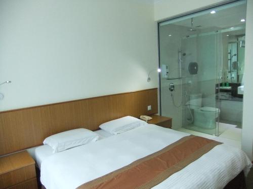 Bathroom, New Cape Inn (SG Clean Certified) in Chinatown Bathroom, New Cape Inn (SG Clean Certified) in Chinatown