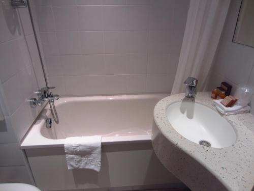 Bathroom, Grand Hotel des Balcons in Quartier Saint-Germain-des-Pres - Luxembourg Bathroom, Grand Hotel des Balcons in Quartier Saint-Germain-des-Pres - Luxembourg