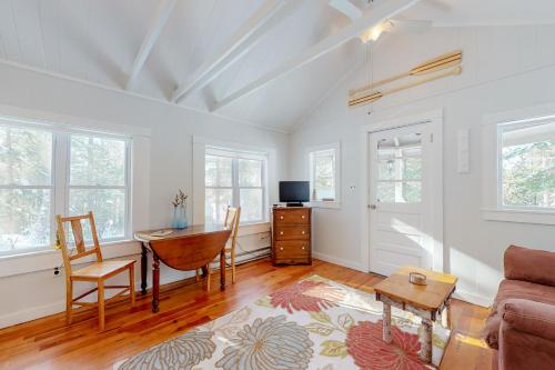 Lake Time Cottage in Orono Lake Time Cottage in Orono