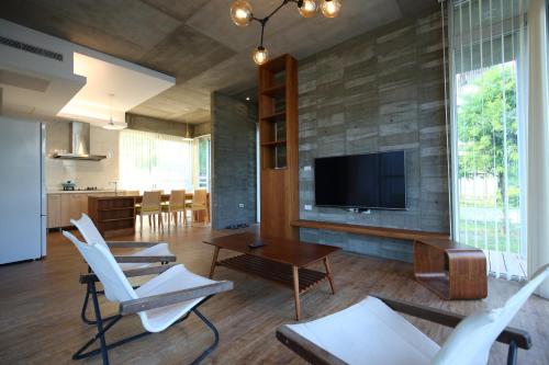 Shared lounge/TV area, Sunrise Bed and Breakfast near Mukumugi Valley Shared lounge/TV area, Sunrise Bed and Breakfast near Mukumugi Valley