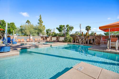 수영장, 3 팜스 호텔 (3 Palms Hotel) in 피닉스 (AZ) 수영장, 3 팜스 호텔 (3 Palms Hotel) in 피닉스 (AZ)