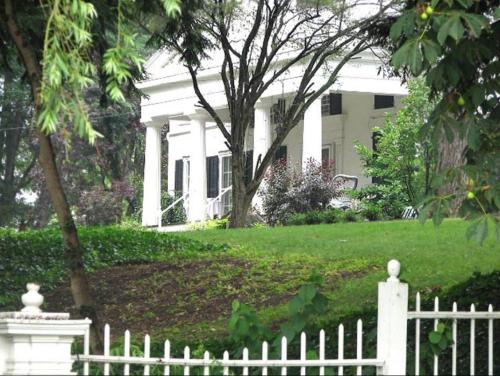 Bejárat, Niagara Gorge Mansion in Historic Village 5 Minutes from Falls in Lewiston (NY) Bejárat, Niagara Gorge Mansion in Historic Village 5 Minutes from Falls in Lewiston (NY)