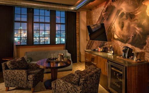 The Iron Horse Hotel Milwaukee Wi Aaa Com