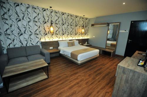 Iconic Suites & Pods Hotel