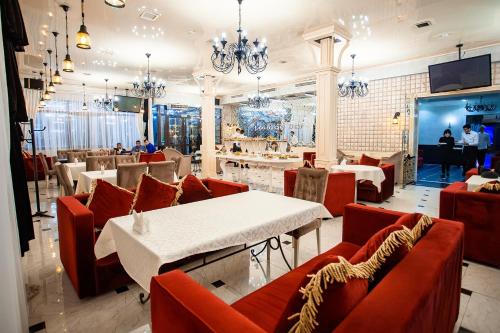共用ラウンジ/TVエリア, グランド エルビル ホテル (Grand ERBIL Hotel) in アルマティ 共用ラウンジ/TVエリア, グランド エルビル ホテル (Grand ERBIL Hotel) in アルマティ