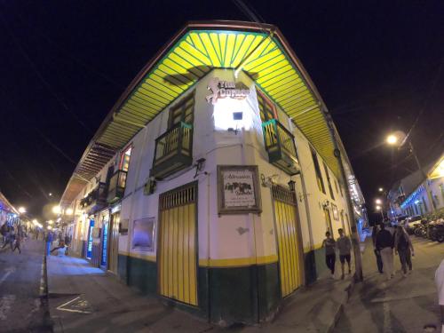 The Corner House Hostel in 萨兰托 The Corner House Hostel in 萨兰托