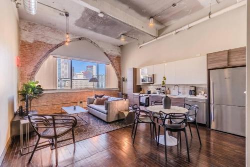 Live at a hip 1-Bdrm loft in the heart of Dallas 