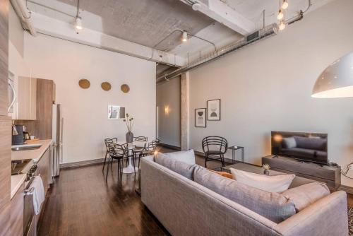 Live at a hip 1-Bdrm loft in the heart of Dallas - image 2