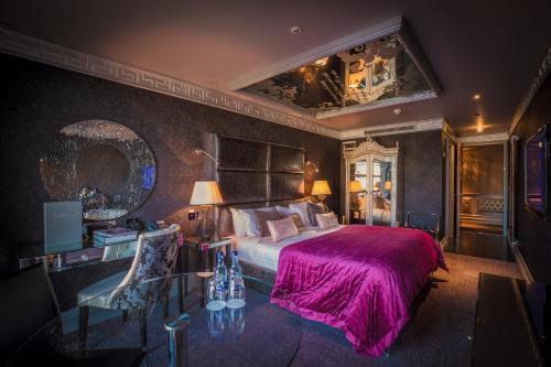 This photo about Me & Mrs Jones shared on HyHotel.com