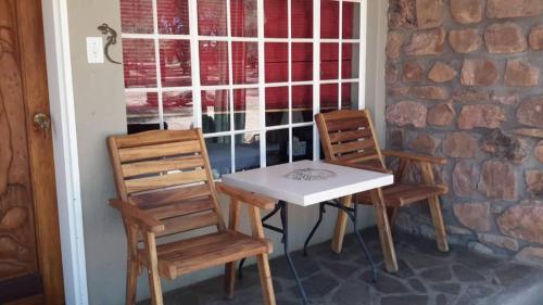 Khan River Lodge in คาริบบิบ Khan River Lodge in คาริบบิบ