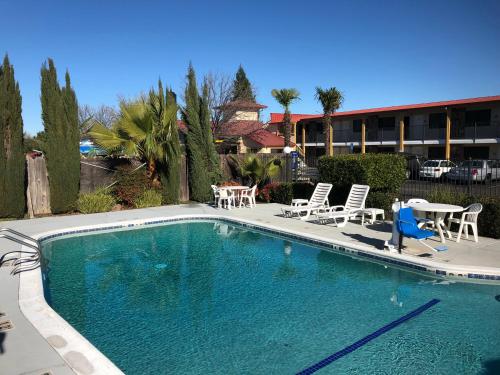 Swimming pool, Super 8 By Wyndham Corning in Corning (CA) Swimming pool, Super 8 By Wyndham Corning in Corning (CA)