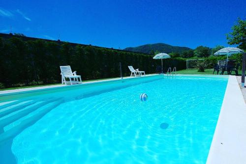 Piscina, Agriturismo La Conte in Lucca Piscina, Agriturismo La Conte in Lucca